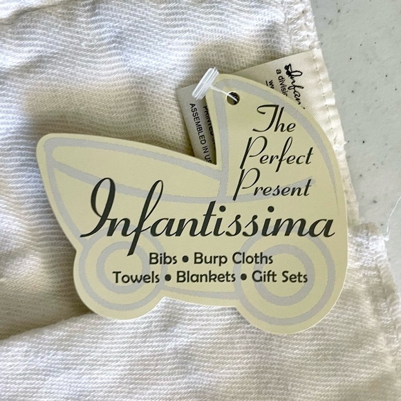 NWT Pair of Infantissima Baby Burp Cloths with Cute Design - Picture 2 of 4